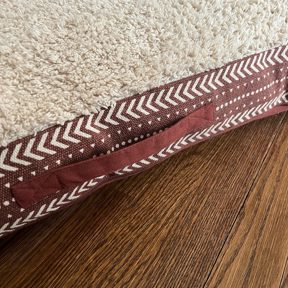 Large dog bed (33x22)